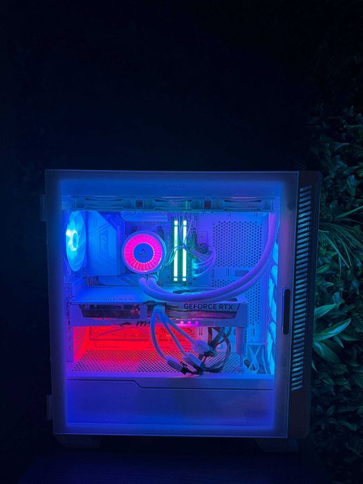БРУТАЛЕН Гейминг Компютър | RTX 5070TI | RYZEN 7-9800X3D