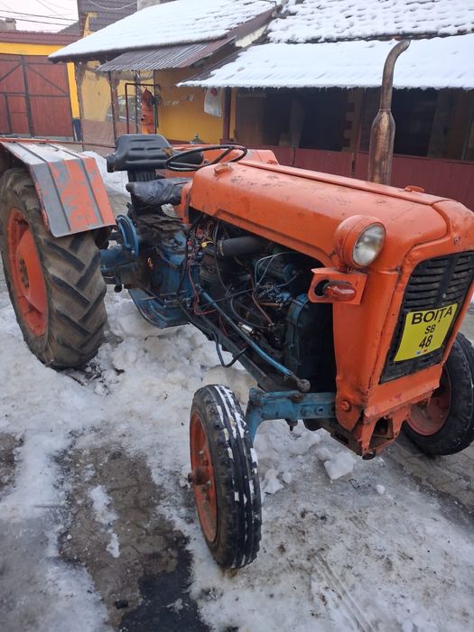 Vand tractor 3 pistoane