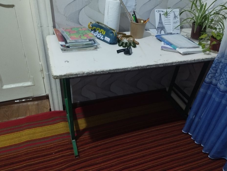 2та стул ва битта парта срочно сотилади