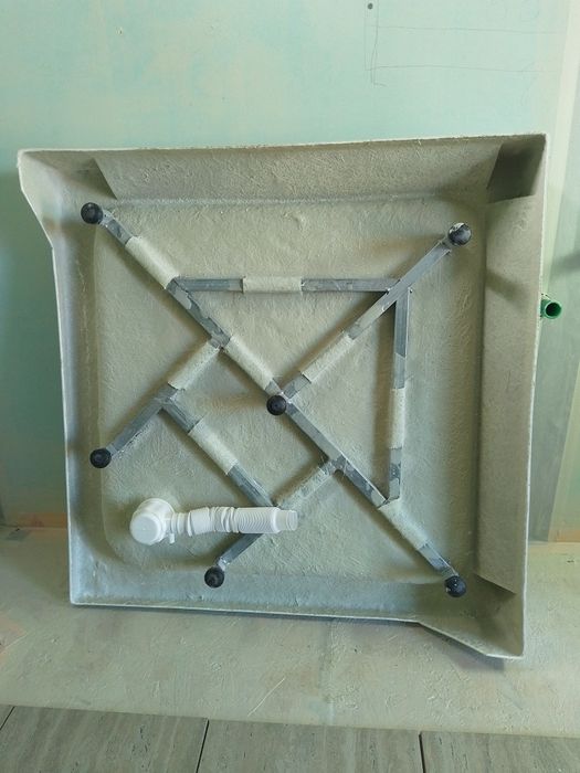 Поддушово корито 80см/80 см със сифон