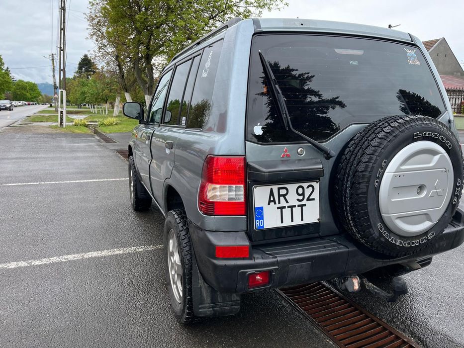 Vând mitubisi pinin