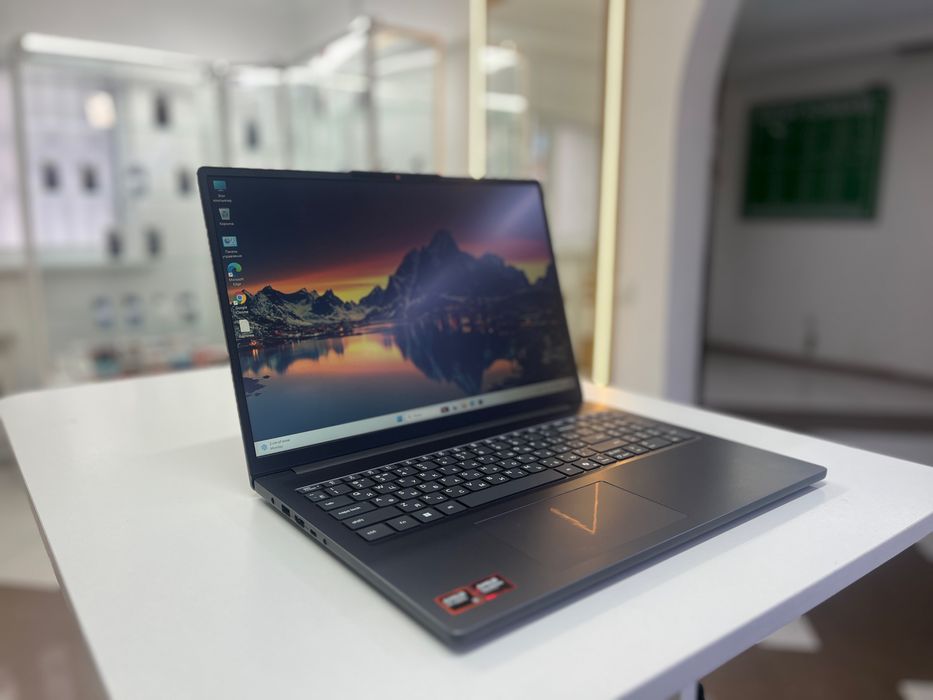 Ноутбук Lenovo.