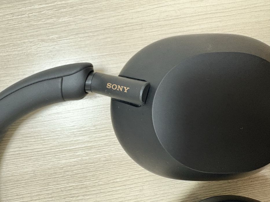 Sony wh-1000xm5 .
