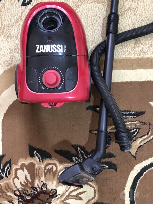 Пылесос  ZANUSSI 1600w.