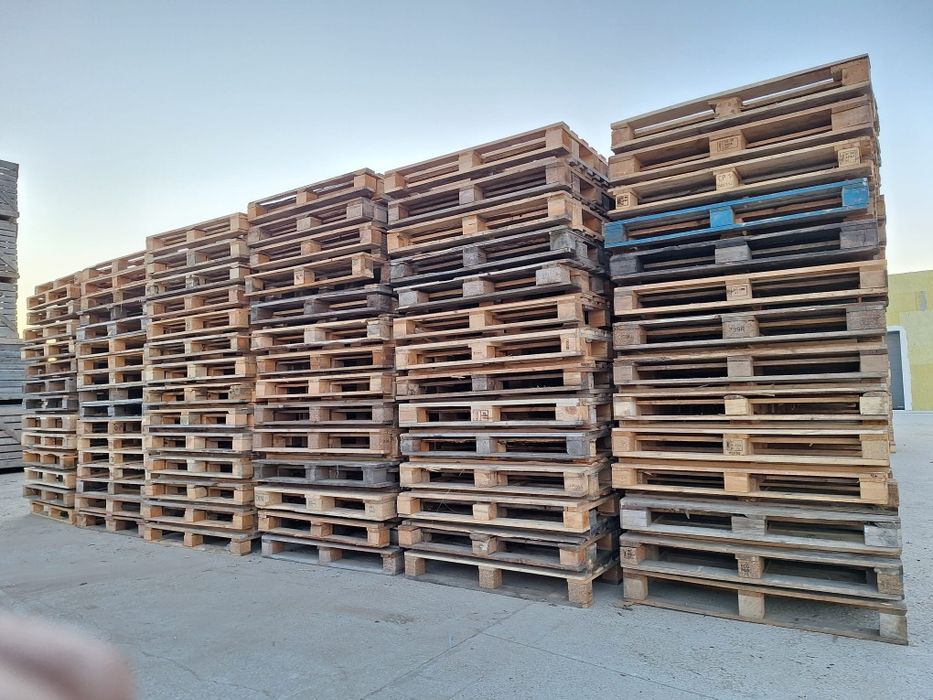 Vând paleti atipici pătrați