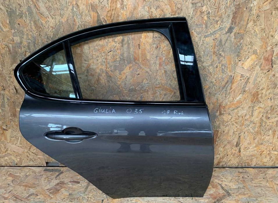 Врата уборудвана Alfa Romeo Giulia