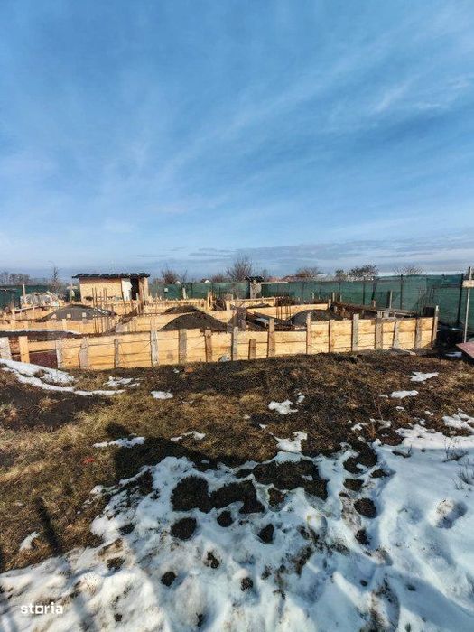 Vanzare teren intravilan cu proiect de casa aprobat