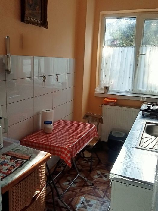 Vând 2 camere semidecomandat Vâlcea cartier Nord