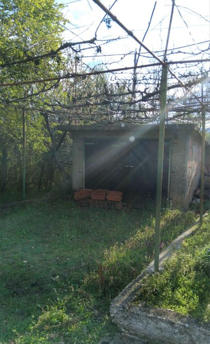 Продава къща в с.Еремия обл.Кюстендил