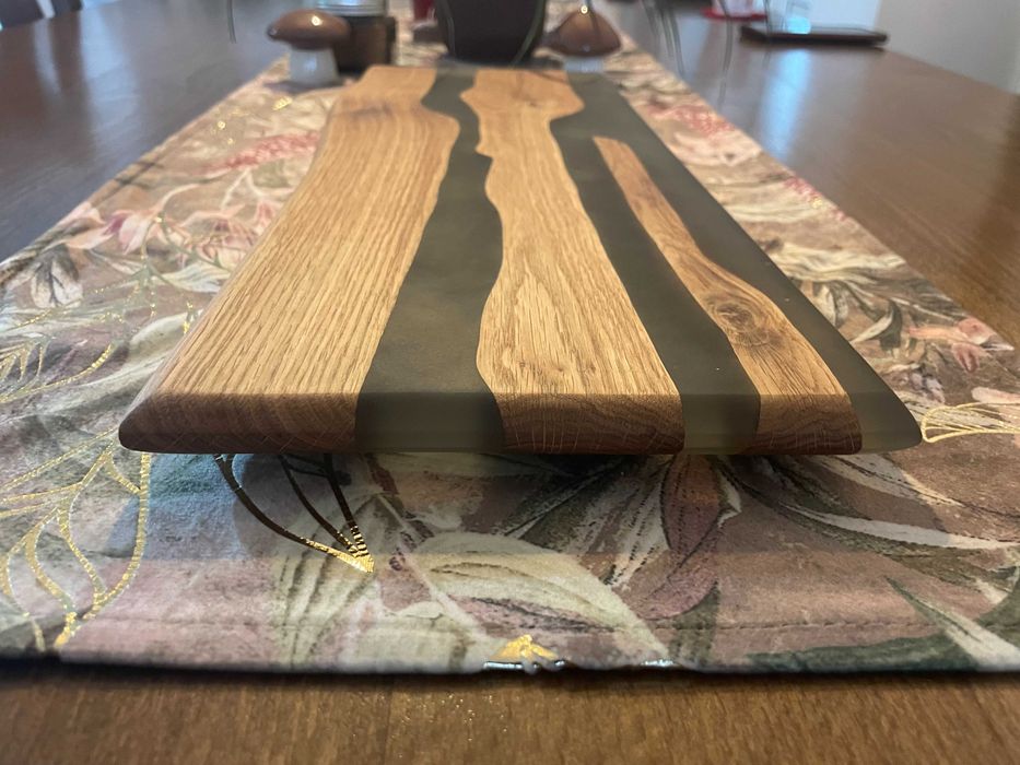 Platou din lemn de stejar și rășină epoxidică