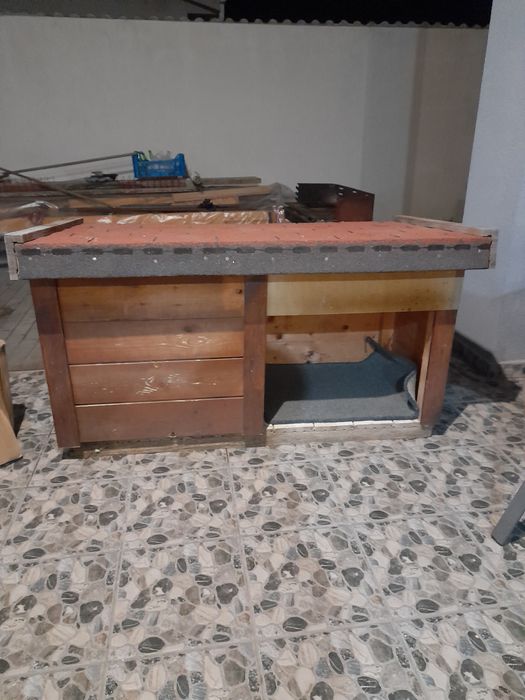Cușcă din lemn pentru câine
