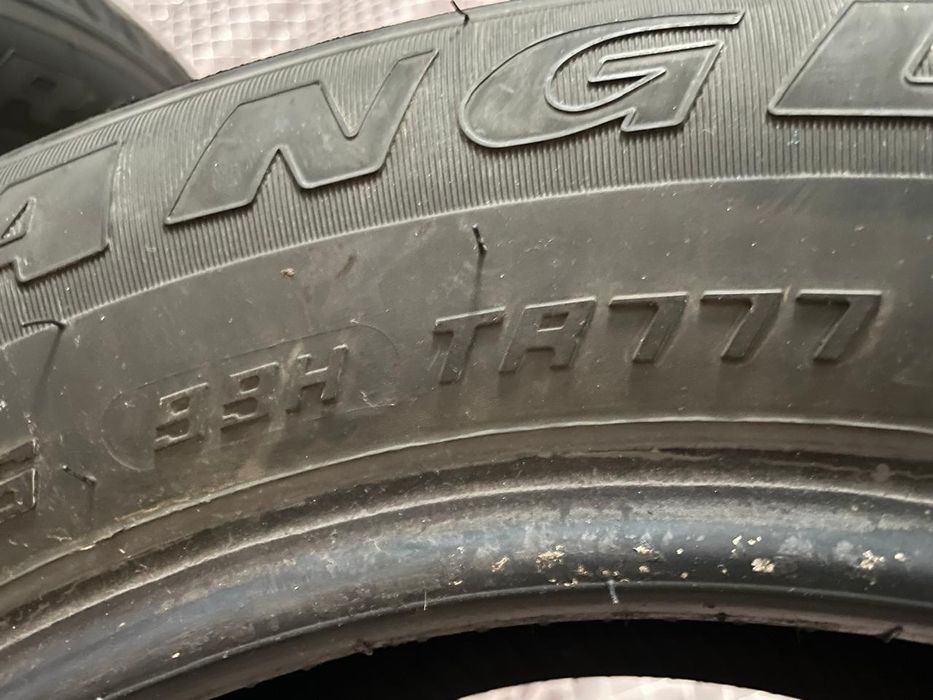 Продам зимние шины пару