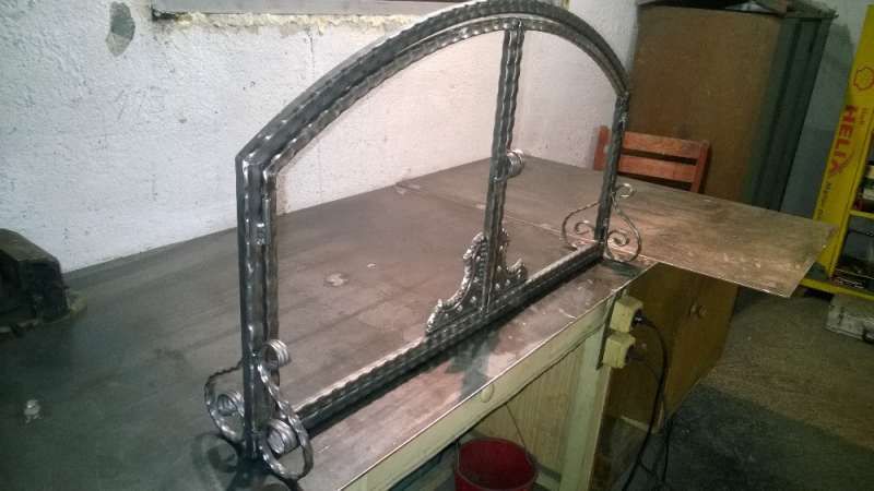 предпазна вратичка за камина от ковано желязо