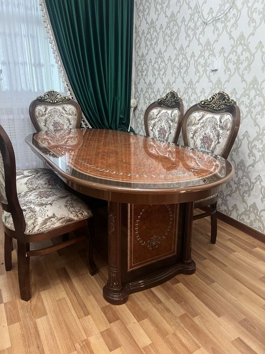 Продается стол со стульями
