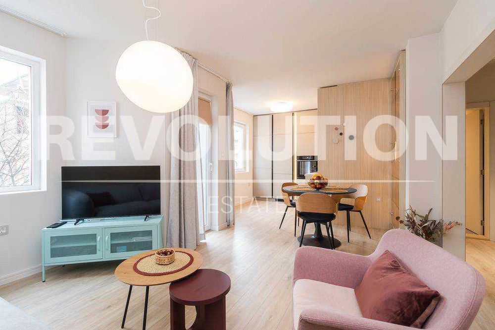 Дава се под наем Тристаен апартамент в Варна, Център - 100 кв.м за 1246.44 € - Снимка #3