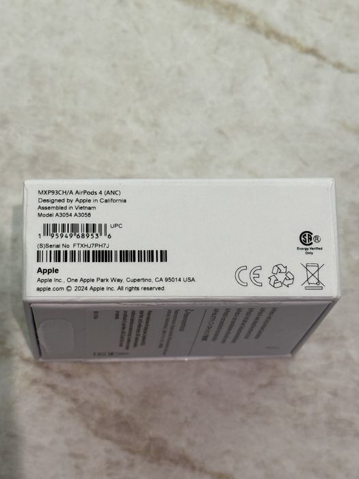 Apple AirPods 4. ANC