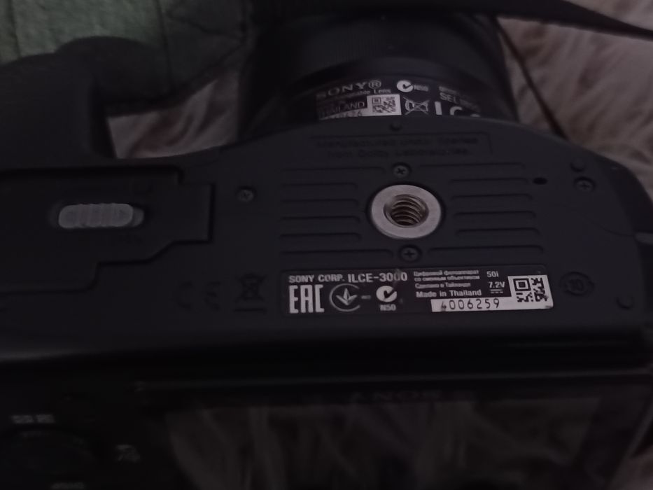 Продавам фотоапарат Sony ILCE-3000.