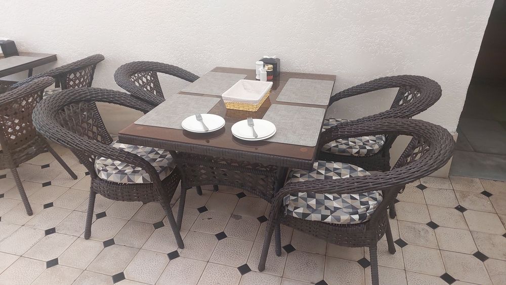 Б/у Стол стул комплект сотилади холати яхши