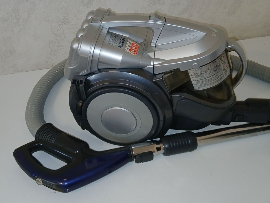 Продаю мощный пылесос