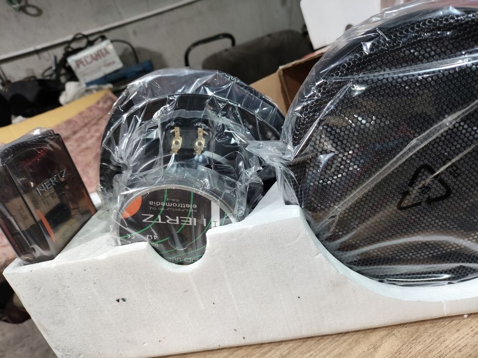 Динамики автомобильные Hertz