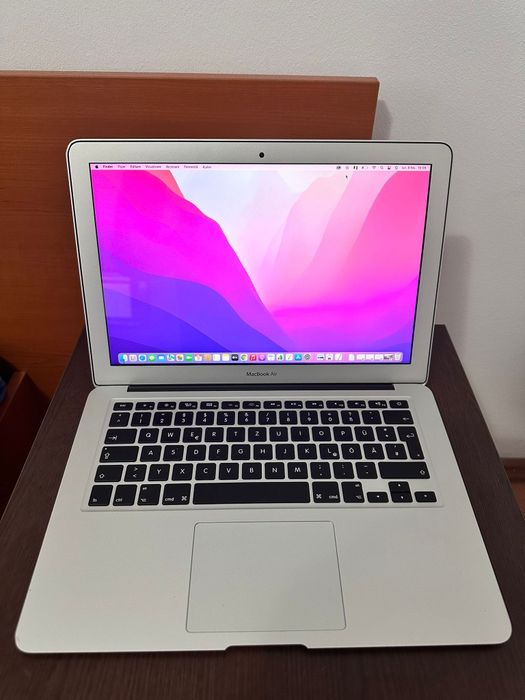 MacBook Air 2017 impecabil