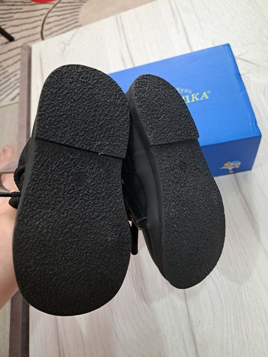 Продам детскую обувь