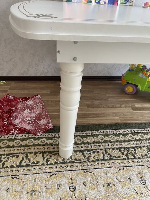 Продам стол для гостиной