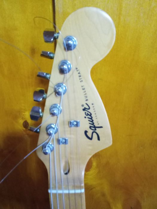 Электрогитара страт скваер с комбиком