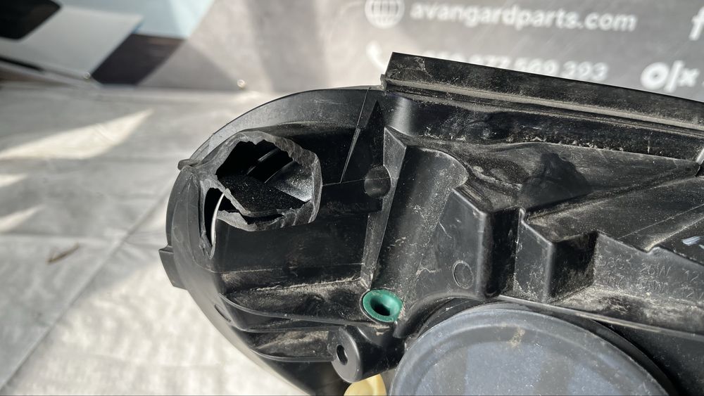 3 броя ляв и 1 брой десен фар Toyota Proace