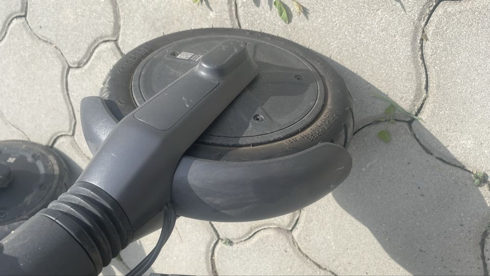 Vând doua trotinete ninebot