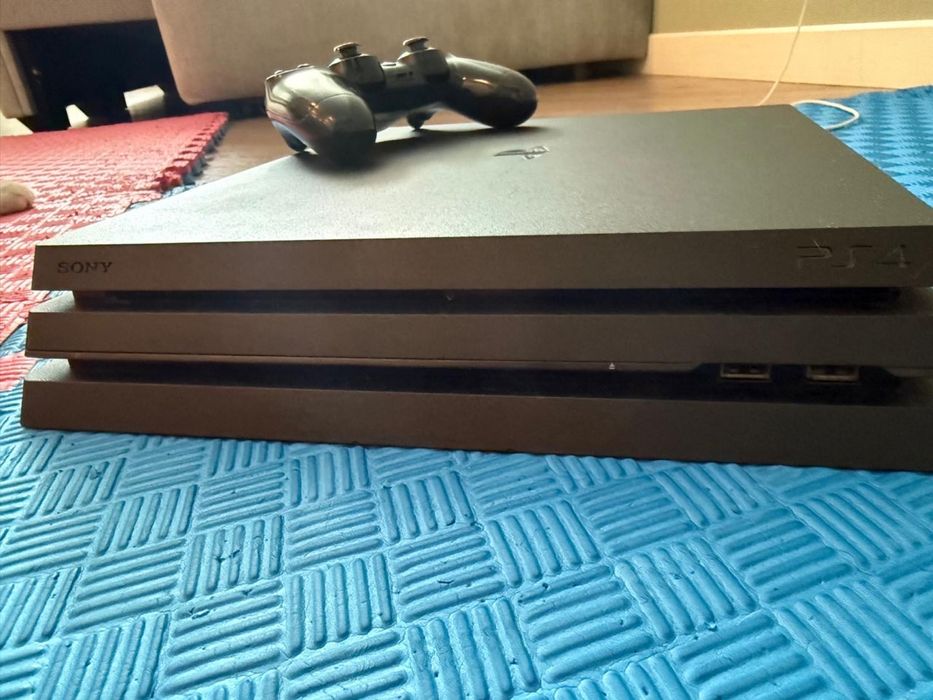 Продаю ps4 pro б/у в астане на 1тб