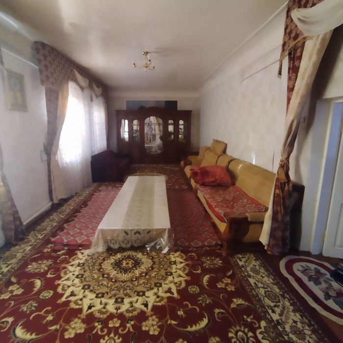 Уй сотилади срочно эски автошкола, хамма мебеллари билан, ремонти яхши