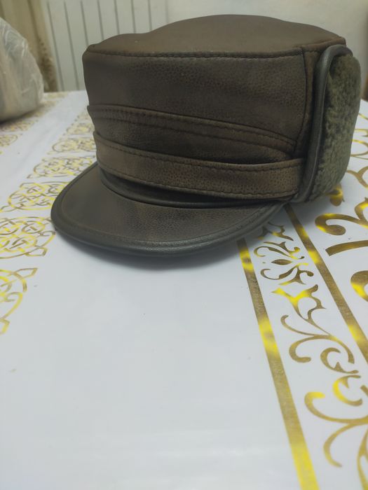 Шапки почти новые