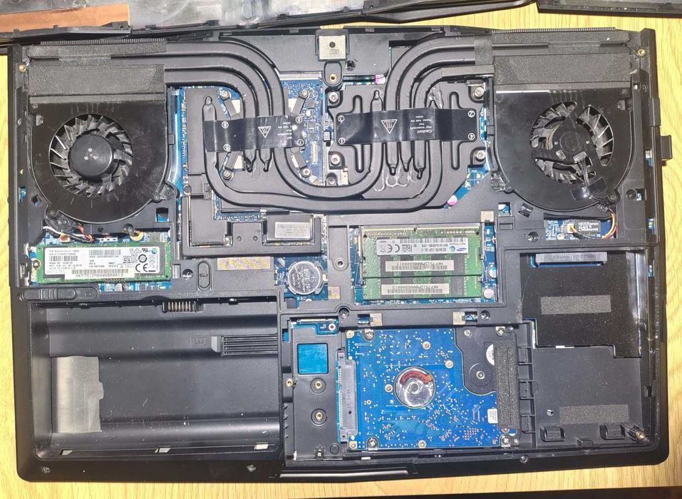 Laptop Gaming / Workstation Clevo P751DM-G i7-6700k , 980m , 32gb Ram