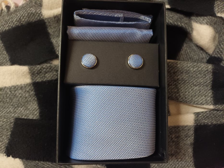 Комплект Monni вратовръзка, кърпичка и бутонели