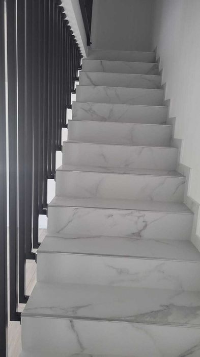 Inchiriez apartament intr-un Duplex, suprafata de 125 mp, 3 dormitoare, 2 bai, living, bucatarie, dressing, camera tehnica, zona Mosnita Veche,