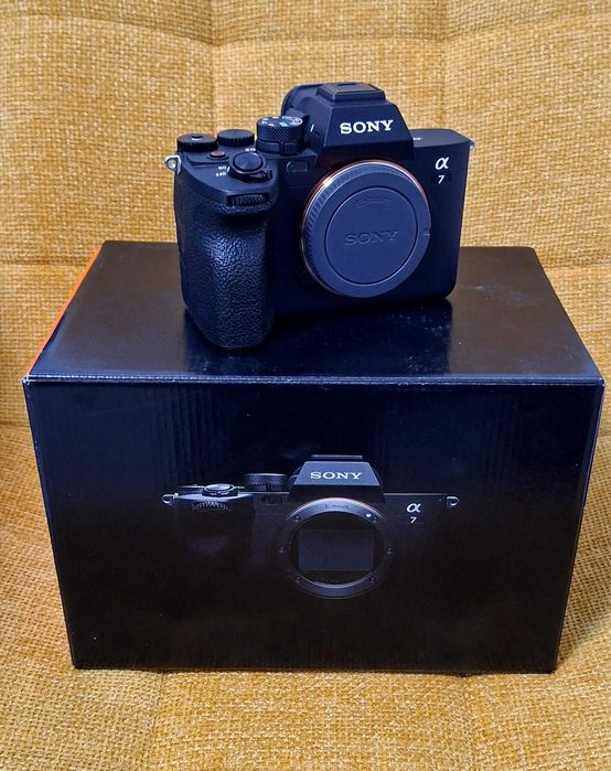 Sony A7 IV, ca nou, garantie 2026, shuter count 188 cadre, plus bonus