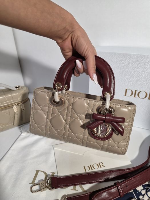 Налична чанта Dior D-Joy