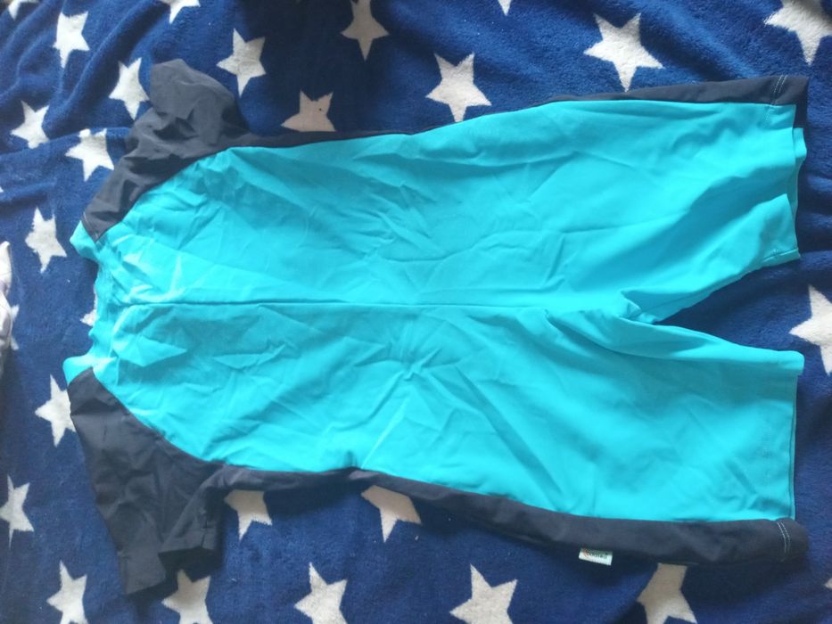 Vând costum baie întreg băiat 8-9 ani