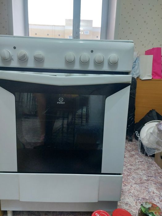 Продам плиту Индезит