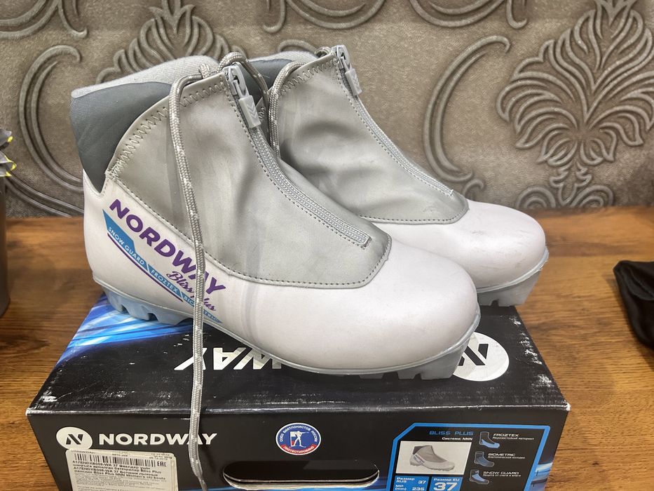 Лыжные ботинки для беговых лыж