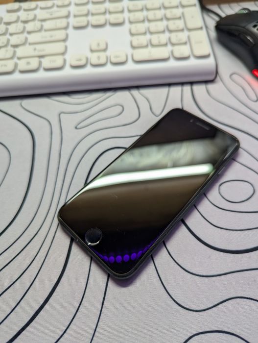 Айфон se 2020 продам