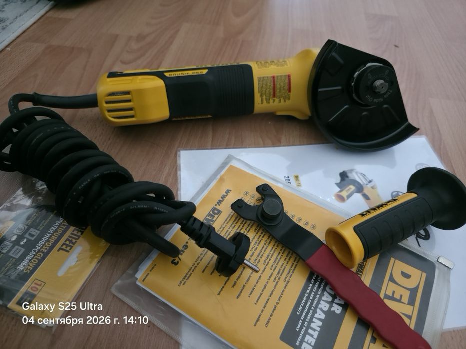 Шлифмашина угловая DeWALT DWE4357