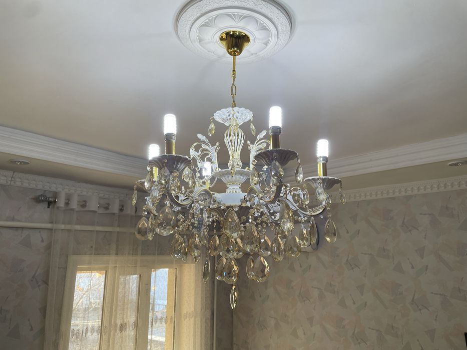 Продаются люстры