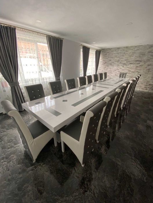 Mese si scaune, pe comanda, noi