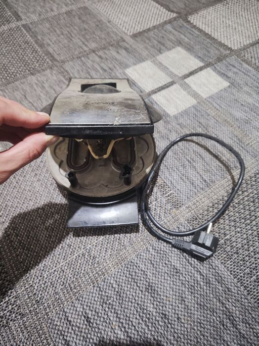 Вафельница электрическая