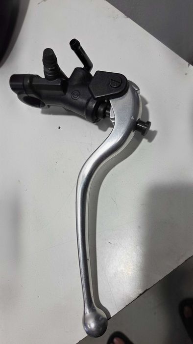 Yamaha R1 Big Bang carene scarite sa