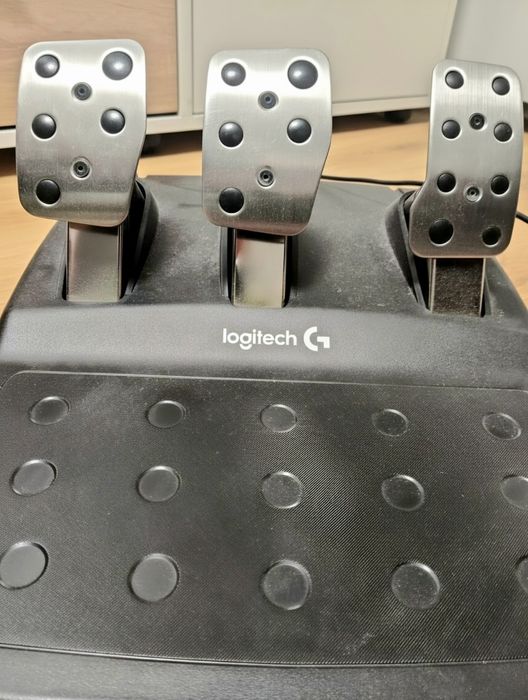 Logitech G29 - геймърски волан с педали - отличен