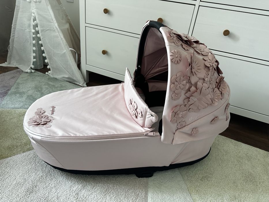 Кош за новородено Cybex Priam Lux SIMPLY FLOWERS