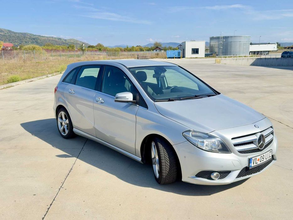Mercedes-Benz B 180
